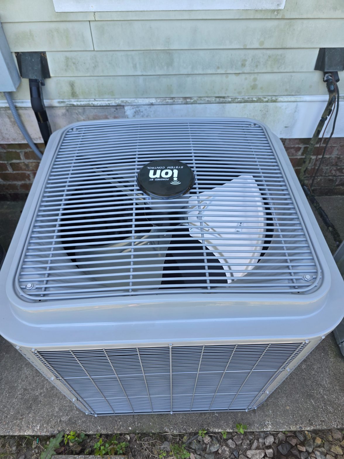 Bryant condenser unit installation for hvac service in Lake Charles, Louisiana